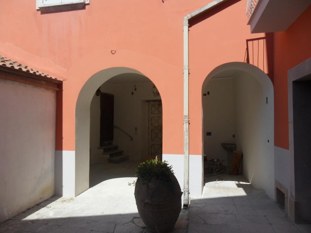 Отель Palazzo Gentilizio De Maffutiis Auletta Экстерьер фото